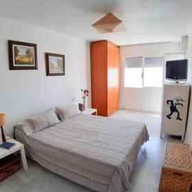 Room 1 シャレー イン アグアドルセ ロケタス デ マール ウィズ マグニフィセント シー ビューズ, アルムーニャ・デ・アルマンソラ ホテル