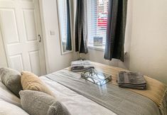 Others 5 The Rosebery Retreat By The Castle 1-bed Apartment