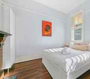 Lainnya 2 Rozelle 3 Bedrooms cosy dream holiday home with Free Parking by KozyGuru