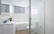 Lainnya 6 Wentworthville 2 Bedrooms Apartment with Free Parking by KozyGuru