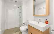 Others 2 South Brisbane 2 Bedrooms Apartment with Free Parking by KozyGuru