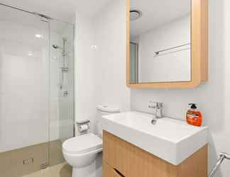 Others 2 South Brisbane 2 Bedrooms Apartment with Free Parking by KozyGuru
