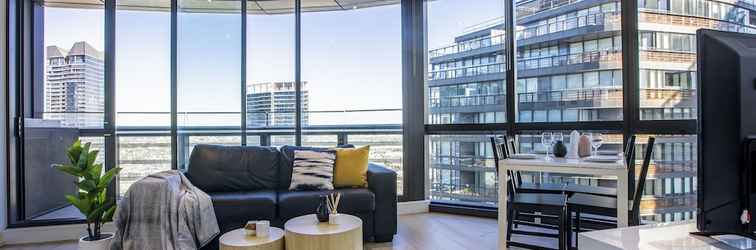 Others Docklands high level 1 Bedroom Apartment with pool by KozyGuru