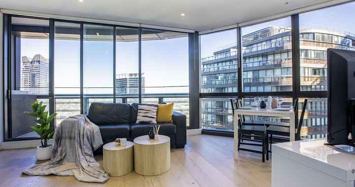 Others Docklands high level 1 Bedroom Apartment with pool by KozyGuru