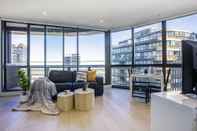 Others Docklands high level 1 Bedroom Apartment with pool by KozyGuru