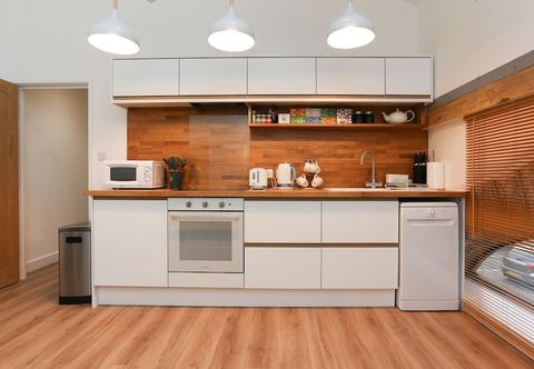 Others Strawberry Line, Flat 2