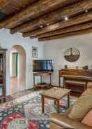 Imej utama Garcia St. Adobe - Historic District, Close to Canyon Road, Three Master Bedrooms, Great Outdoor Space