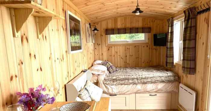 Others Remarkable Shepherds Hut in a Beautiful Location