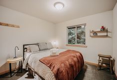 其他 4 52gs - Hot Tub - Wifi - Pets Ok - Wood Stove - Sleeps 6 2 Bedroom Home by RedAwning