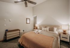 其他 7 52gs - Hot Tub - Wifi - Pets Ok - Wood Stove - Sleeps 6 2 Bedroom Home by RedAwning