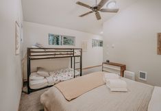 其他 2 52gs - Hot Tub - Wifi - Pets Ok - Wood Stove - Sleeps 6 2 Bedroom Home by RedAwning