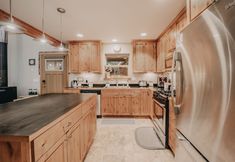 Others 5 52gs - Hot Tub - Wifi - Pets Ok - Wood Stove - Sleeps 6 2 Bedroom Home by RedAwning