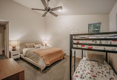 其他 6 52gs - Hot Tub - Wifi - Pets Ok - Wood Stove - Sleeps 6 2 Bedroom Home by RedAwning