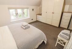 Others 6 Middle Cottage