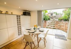 Others 5 Middle Cottage