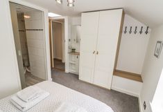 Others 2 Middle Cottage