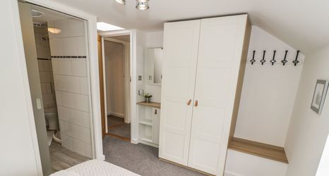 Others 2 Middle Cottage