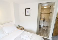 Others 3 Middle Cottage