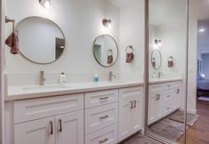 其他 7 Beachfront Townhome in Solana Beach features Private Den SS166 by RedAwning