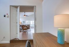 其他 5 Beachfront Townhome in Solana Beach features Private Den SS166 by RedAwning