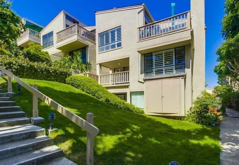 其他 Beachfront Townhome in Solana Beach features Private Den SS166 by RedAwning