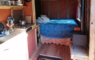 Others 2 Stargazer Shepherds Hut. A Warm and Cosy Getaway