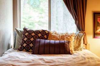 기타 4 Woodland Escape - Cute Little Cabin in the Woods!