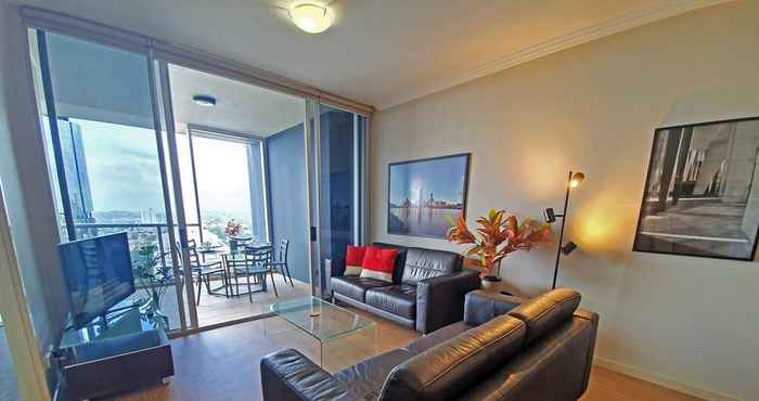 Others 2BR Stunning Views CBD Pool Gym Netflix