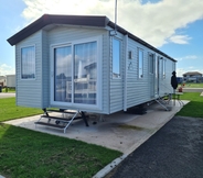 Others 4 Stunning Platinum Caravan in Rhyl 2 Mins to Beach