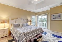 Khác 2 Spacious Home with Private Balcony and Ocean View by RedAwning