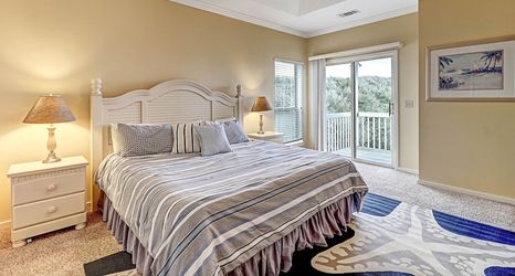 Khác 2 Spacious Home with Private Balcony and Ocean View by RedAwning