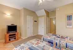 Khác 5 Spacious Home with Private Balcony and Ocean View by RedAwning