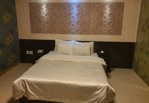 Lain-lain Sepia Hotel Story