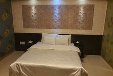 Lain-lain Sepia Hotel Story