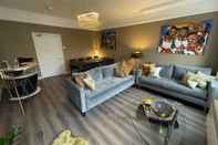 Lain-lain Impeccable 4-bed Apartment in Central Bath