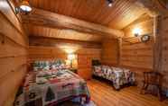 อื่นๆ 7 The Log Cabin 2 Bedroom Home by Redawning