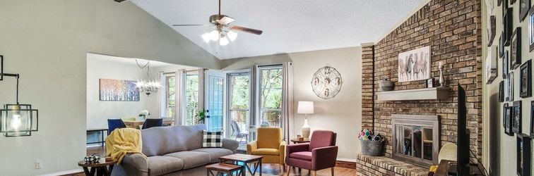 Others Cozy 3br Kid & Dog Friendly Home In Central Location! 3 Bedroom Home by RedAwning