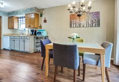 Others 5 Cozy 3br Kid & Dog Friendly Home In Central Location! 3 Bedroom Home by RedAwning