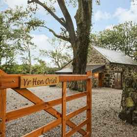 Primary image 1 Yr Hen Oriel, Pistyll Hotels