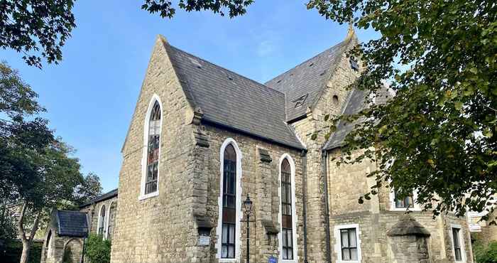 Lainnya Rare 1-bed Church Converted Apartment in London