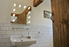 Others 7 Nest Holiday Hideaway Wren Cottage Stunning Area!