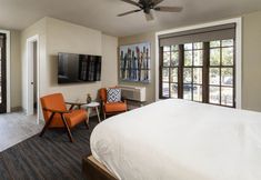 Others 5 Ski Inn Taphouse Hotel