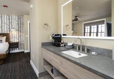 Others 6 Ski Inn Taphouse Hotel