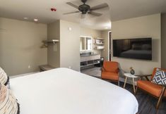 Others 7 Ski Inn Taphouse Hotel