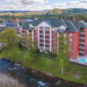 Primary image 1 Bear Crossing by VTrips ทางผ่านของหมี โดย วีทริปส์, โรงแรม & ที่พัก The Island in Pigeon Forge
