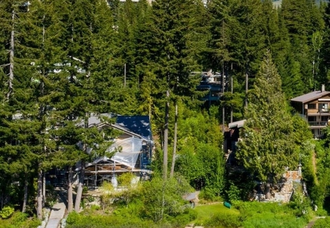 Lain-lain Lakefront Chalet with private dock