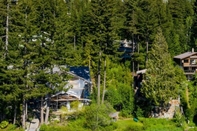 Lain-lain Lakefront Chalet with private dock