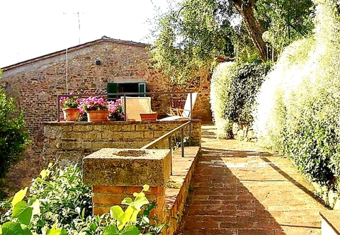 อื่นๆ La Terrazza, Elegant Tuscan Stone House With Garden and Terrace in Cetona