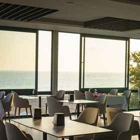 Lobby sitting area1阿多拉卡爾馬海灘飯店 - 僅限成人,Dragon Bar飯店