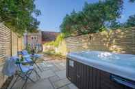 Others Luxury 1 bed Cottage With hot tub and log Burner